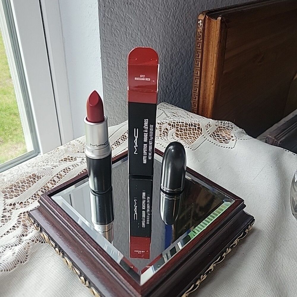 MAC Matte Lipstick - 612 RUSSIAN RED - 0.10oz. / 3g New With Box
